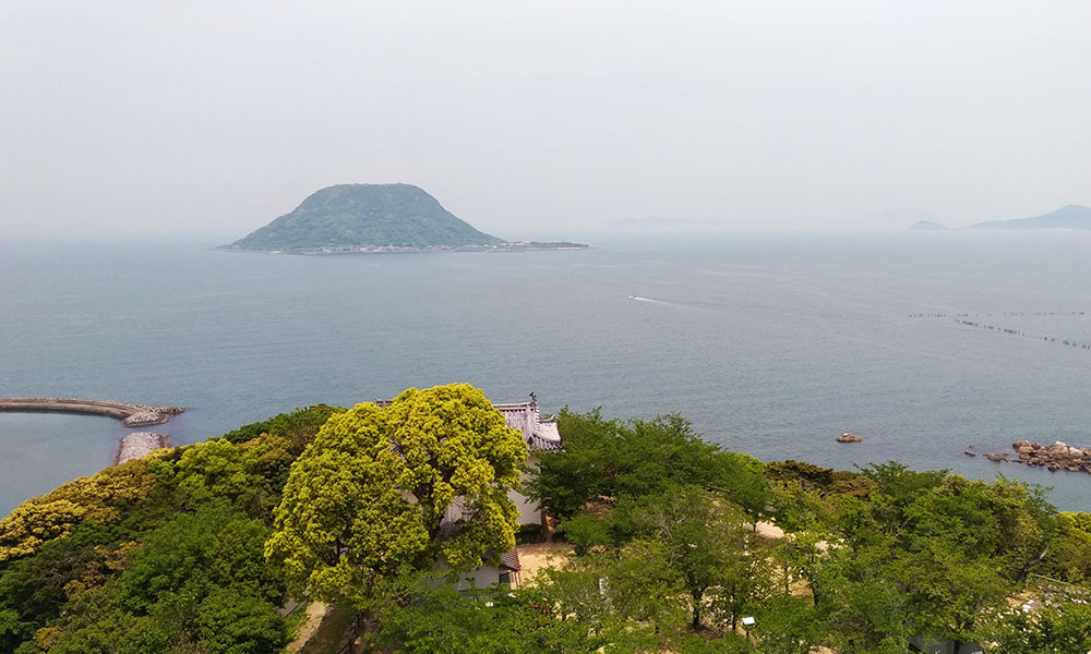 唐津城から見える高島